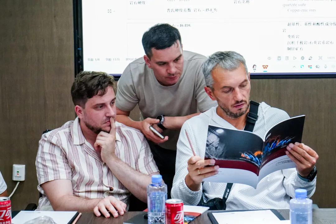 Russian Clients Visit Weishi Heavy Industry
