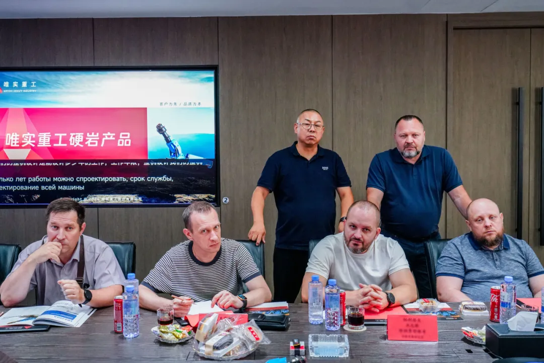 Russian Clients Visit Weishi Heavy Industry