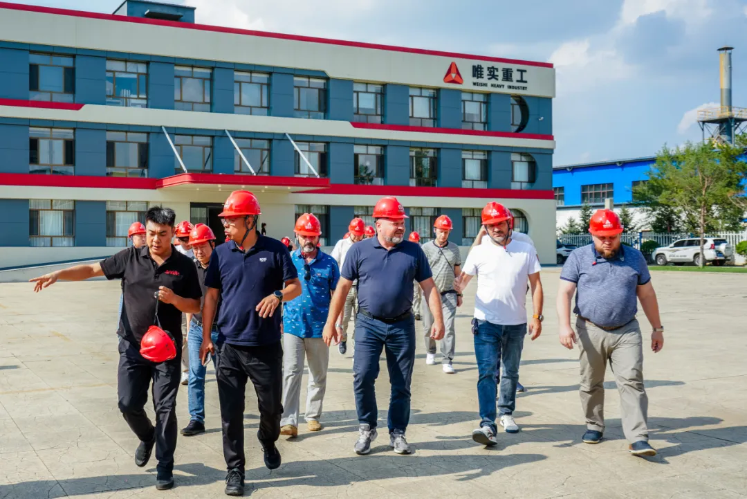 Russian Clients Visit Weishi Heavy Industry