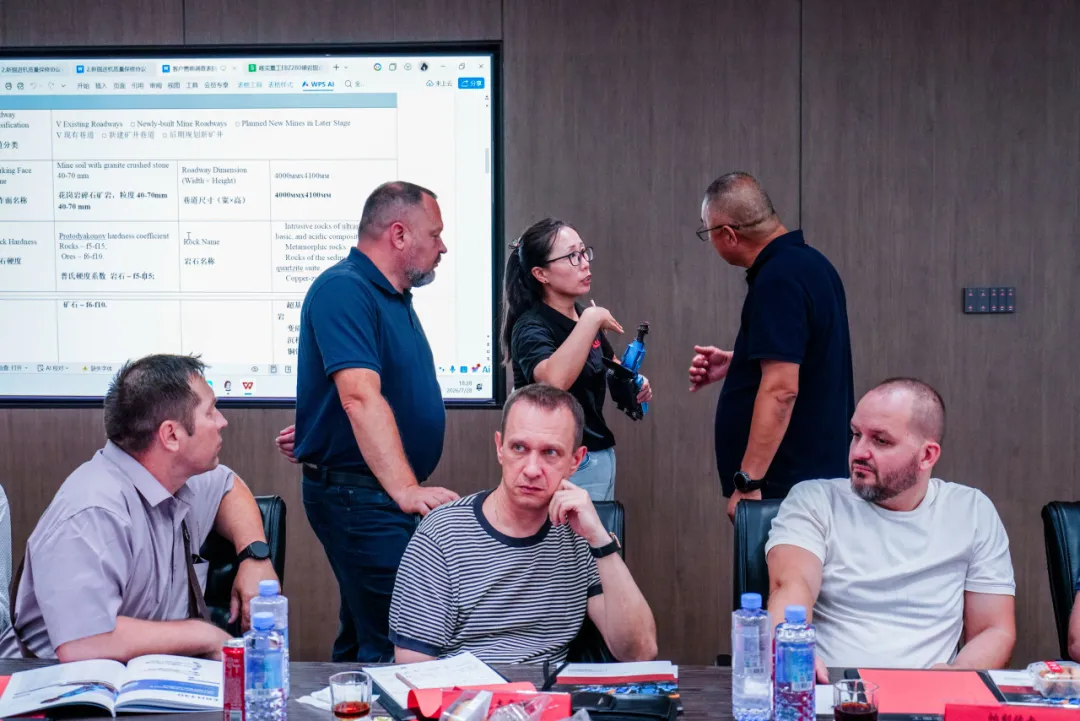 Russian Clients Visit Weishi Heavy Industry