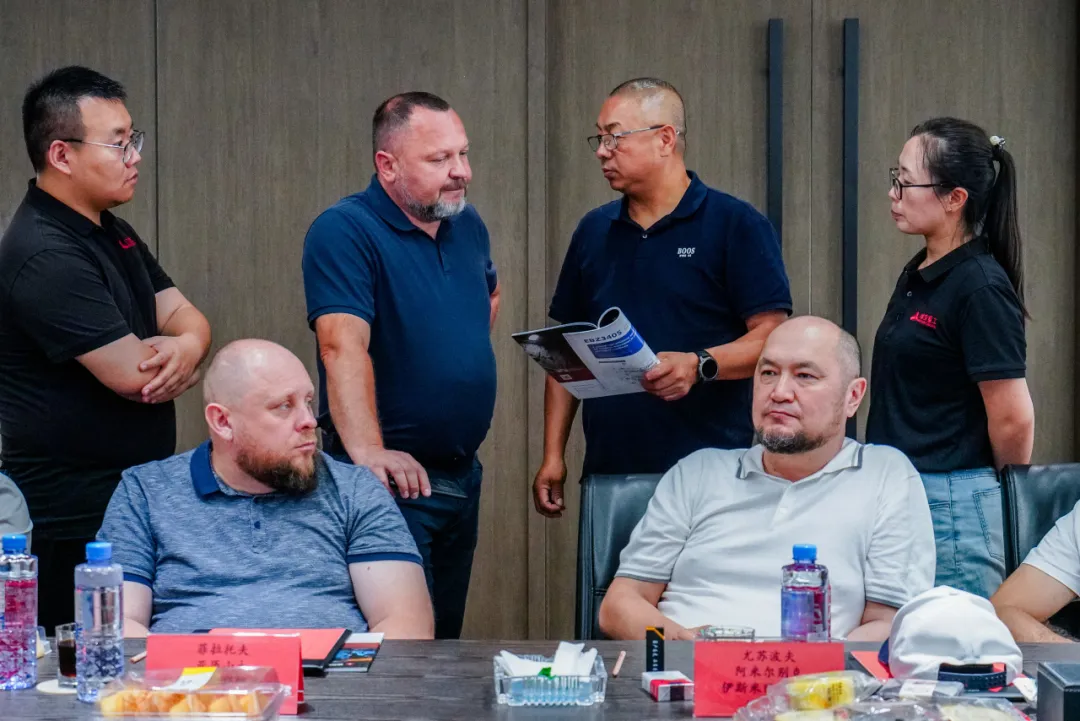 Russian Clients Visit Weishi Heavy Industry