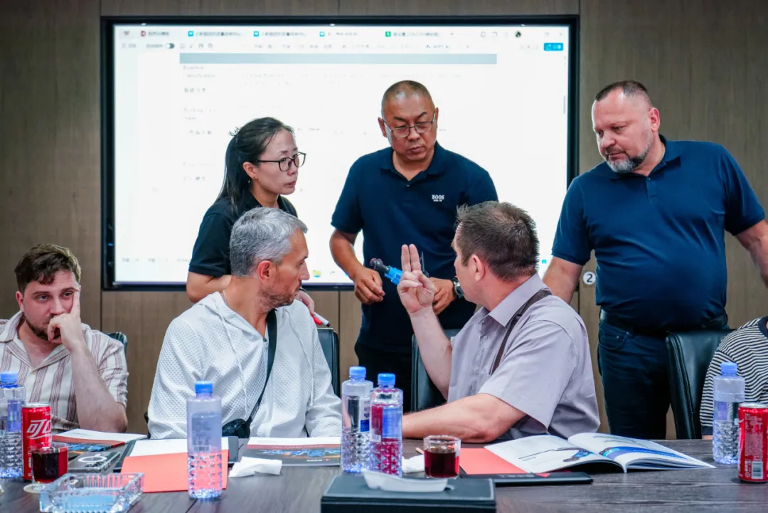 Russian Clients Visit Weishi Heavy Industry