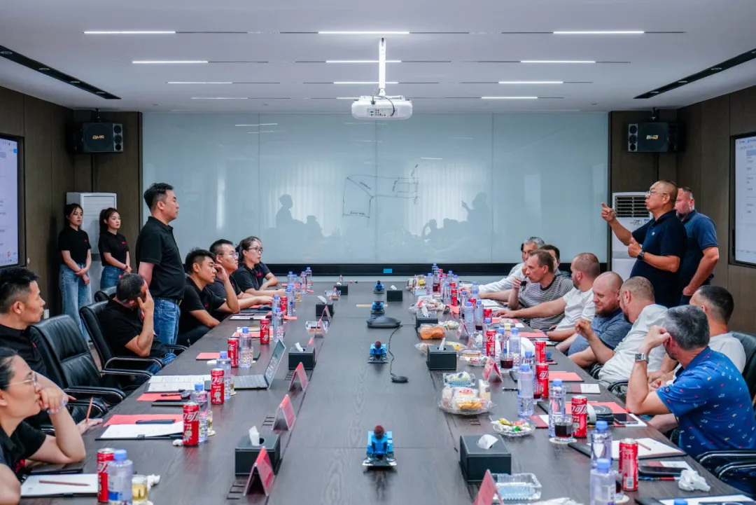 Russian Clients Visit Weishi Heavy Industry