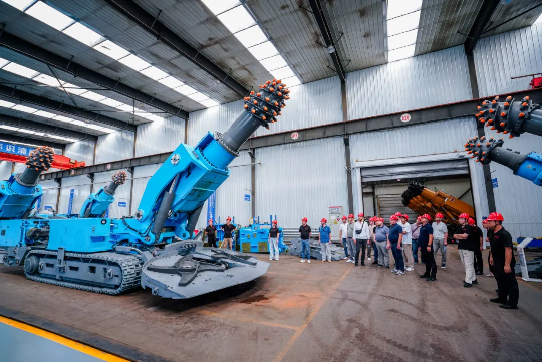 Russian Clients Visit Weishi Heavy Industry